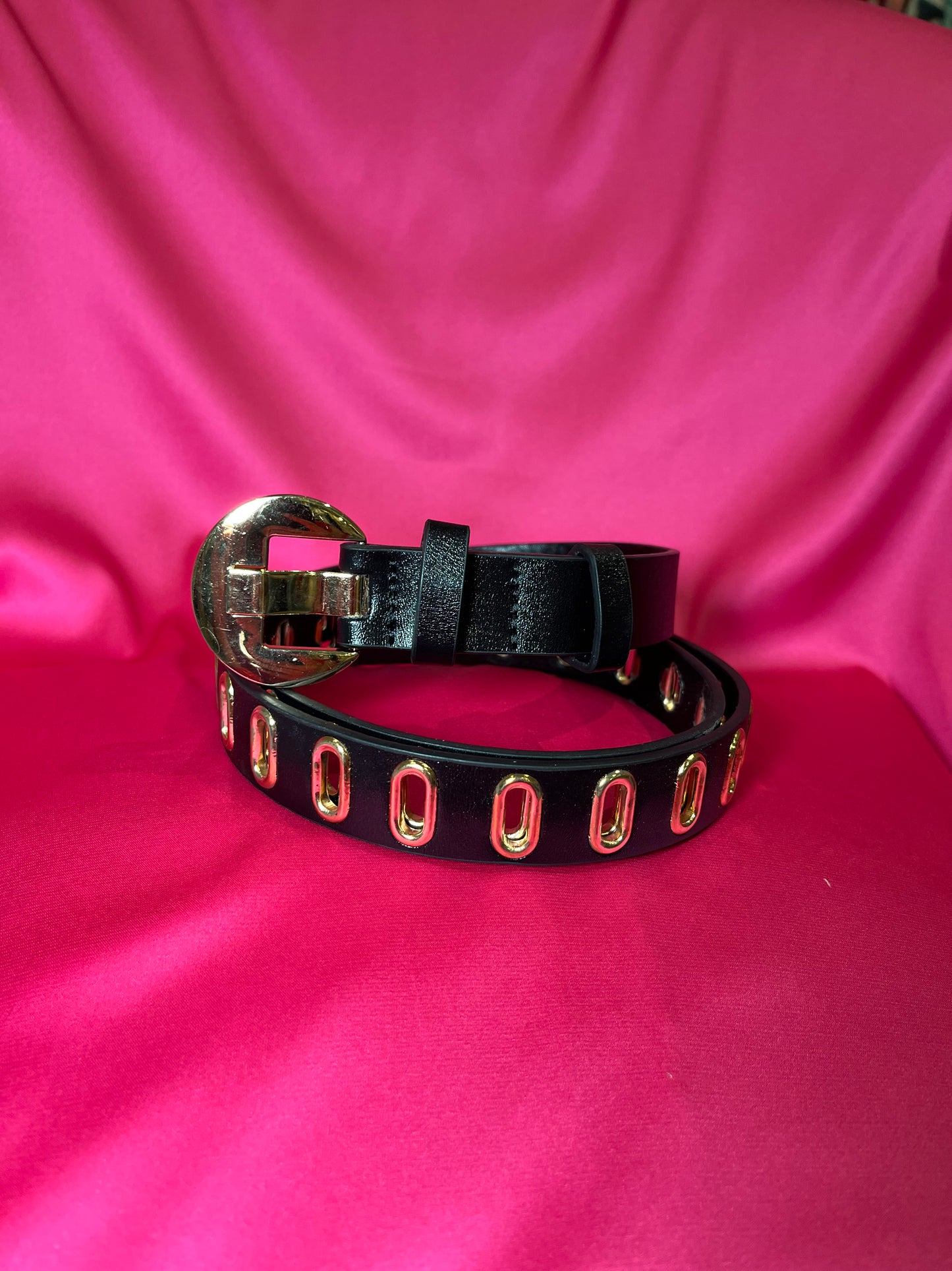 Correa Negra con hebilla dorada