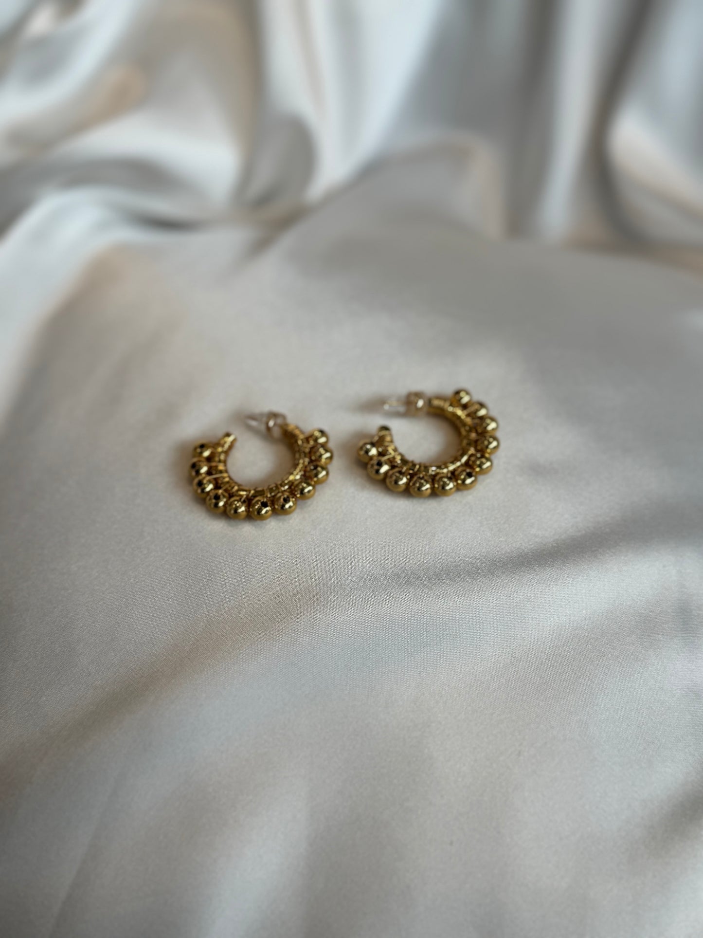 Aretes de Bolas Doradas