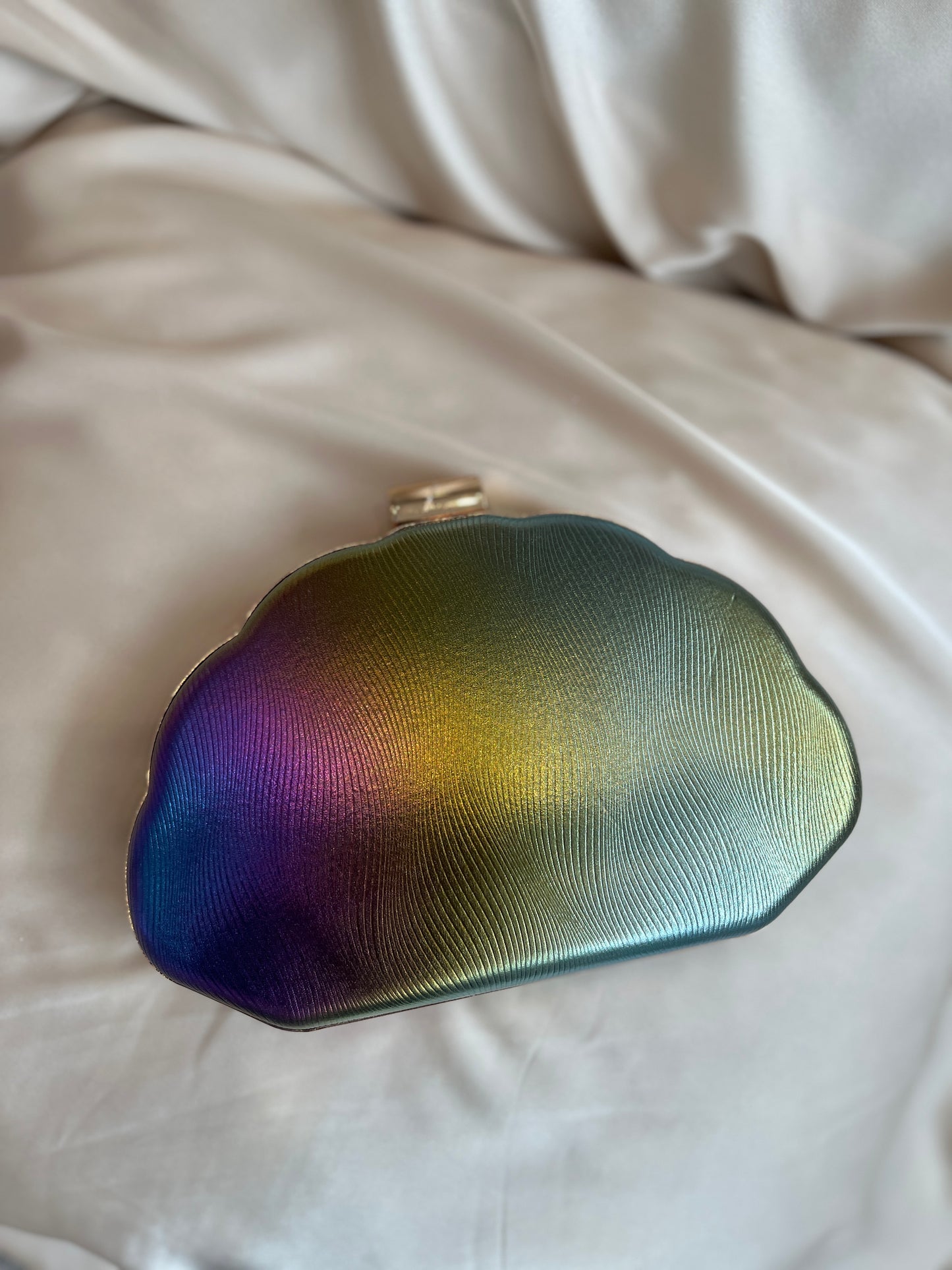 Bolso Forma Concha Tornasol