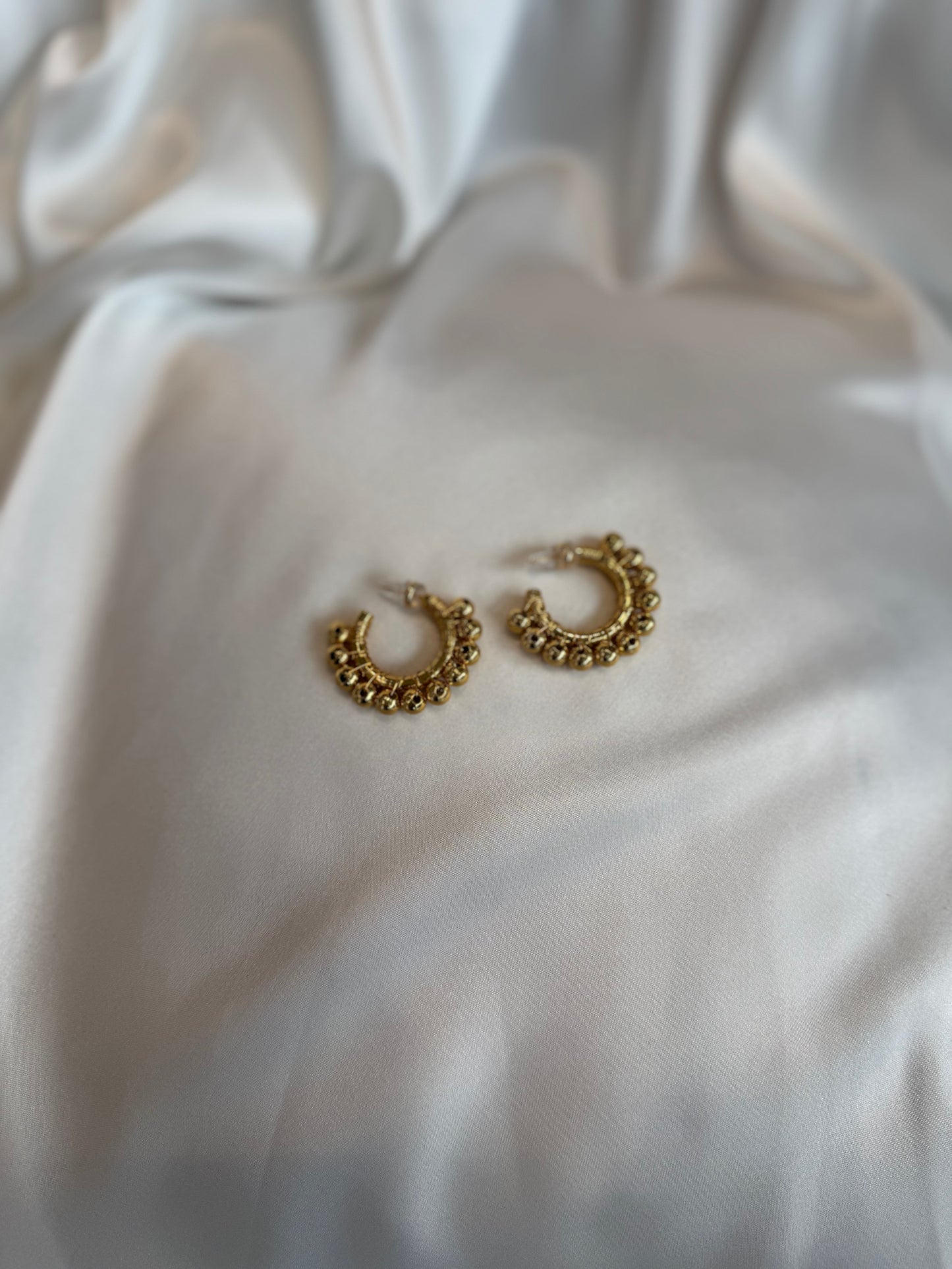 Aretes de Bolas Doradas