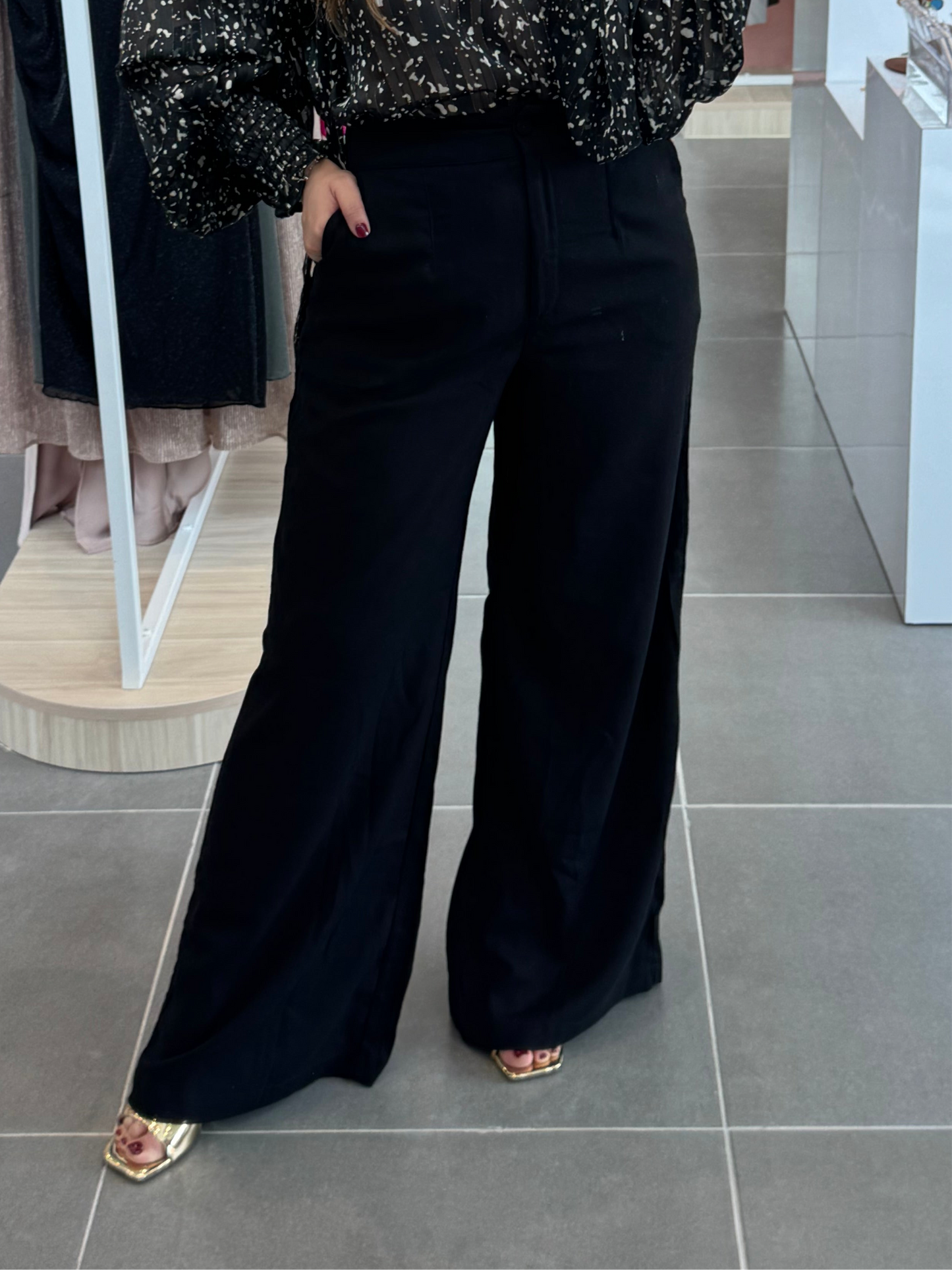 Pantalón Bota Ancha Negro y Blanco